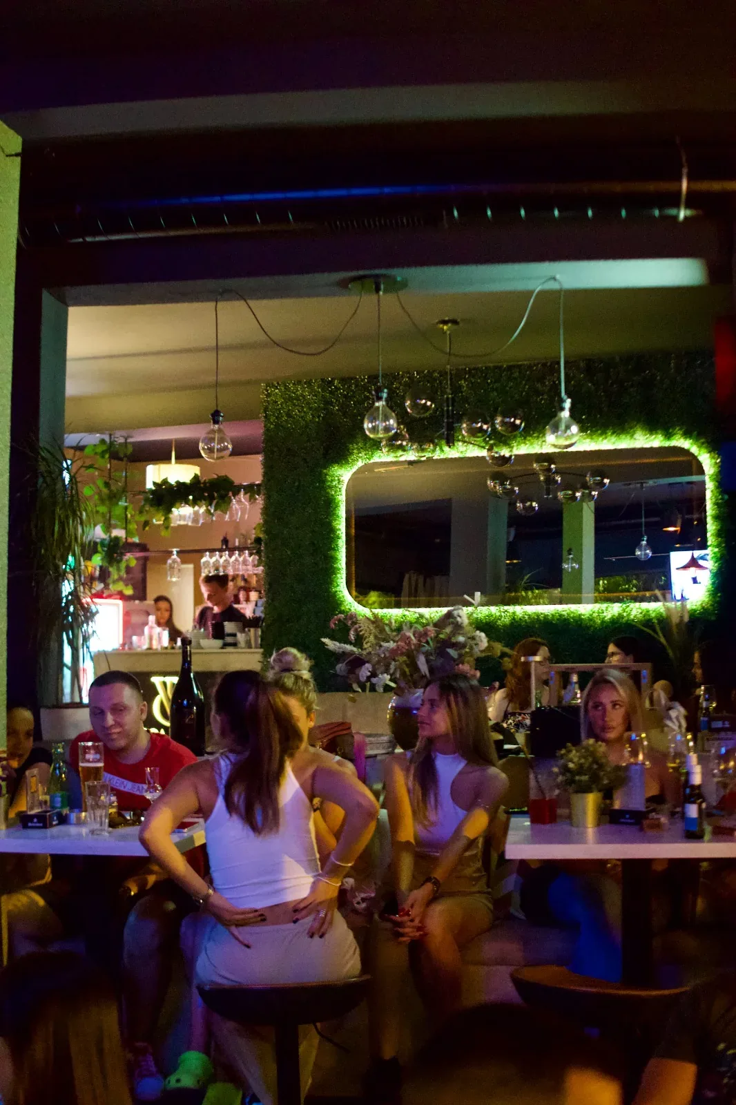 Ko'Ko Bar atmosfera